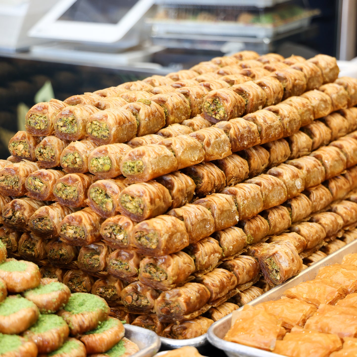 Fiwanka- Tie knot Baklava with Pistachio